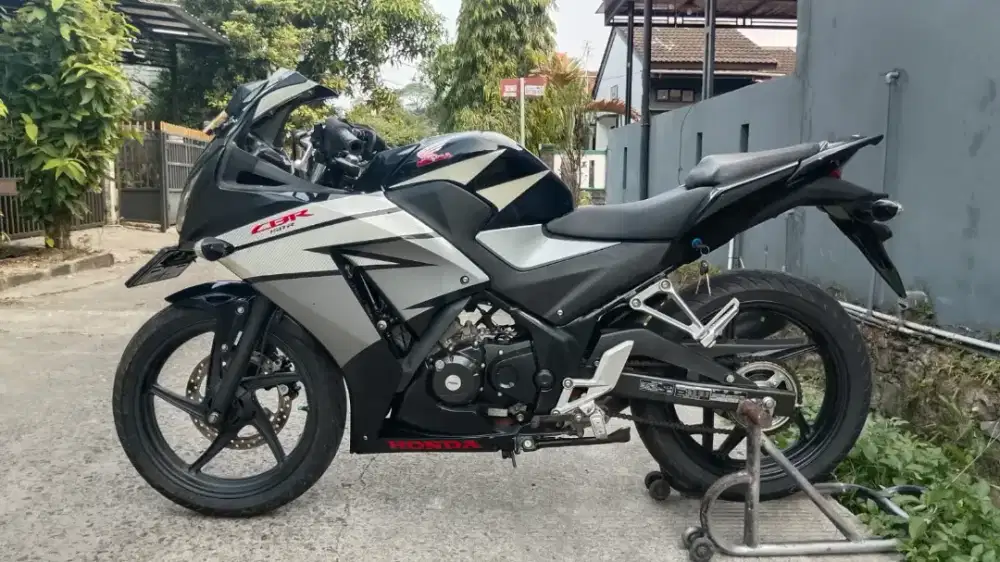 BIAH@CASH 10,350 JT HONDA CBR 150 2015 F KAB BOGOR