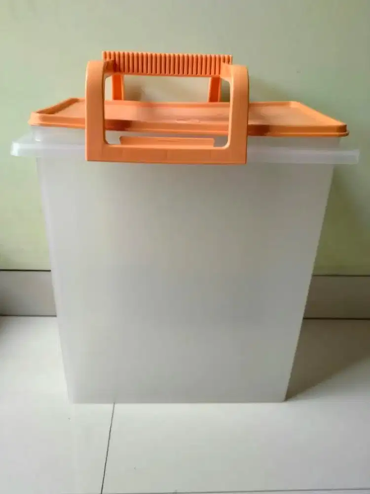 Tupperware Kontainer