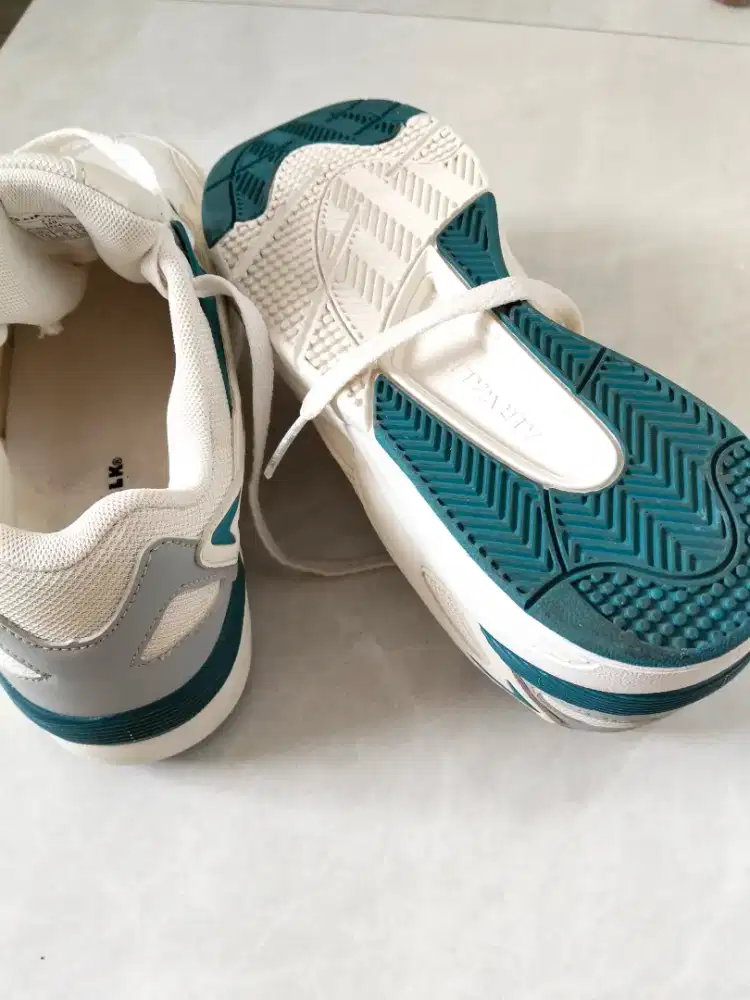 Sepatu bekas cm dipakai sekali