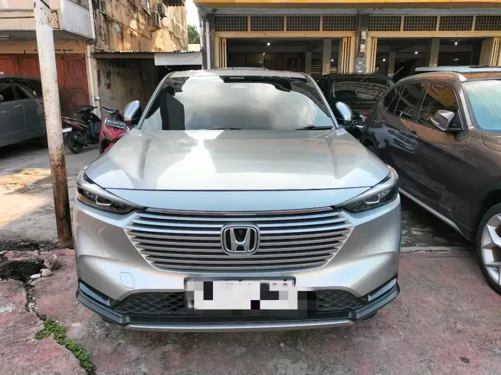 Kamera 360‼️Honda HRV E CVT Matic 2023 (nik 2022) Abu-abu bulan metali