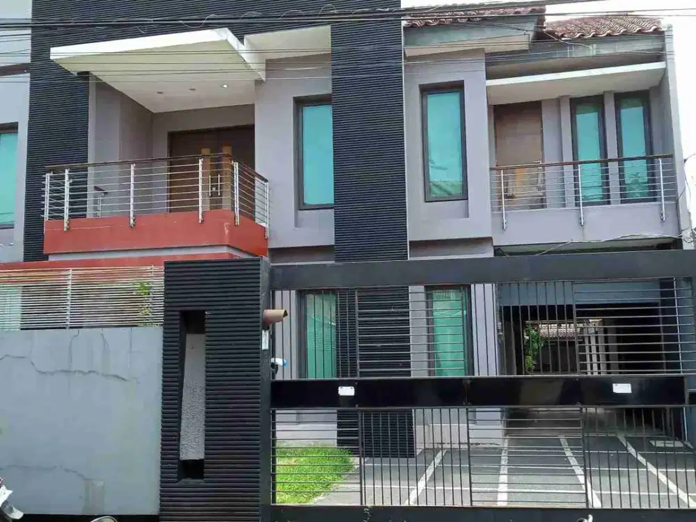 Di jual rumah mewah 2lt di kawasan Ciracas jaktim