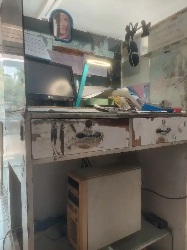 Lemari Kaca Kasir ada 2 Laci dan tempat komputer
