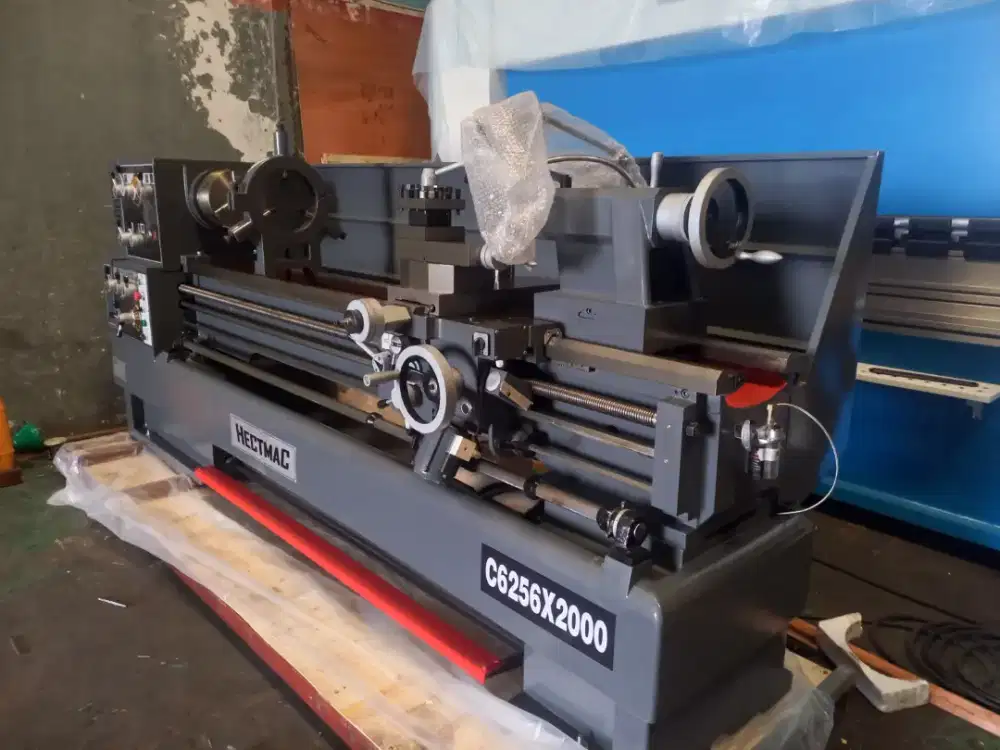 Hectmac Lathe Machine/mesin bubut