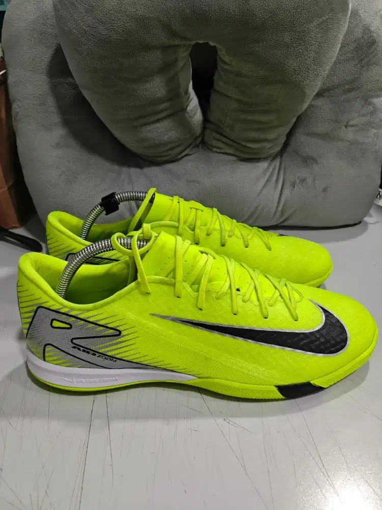 Sepatu Futsal Nike Mercurial Vapor 16 Academy Volt Black
