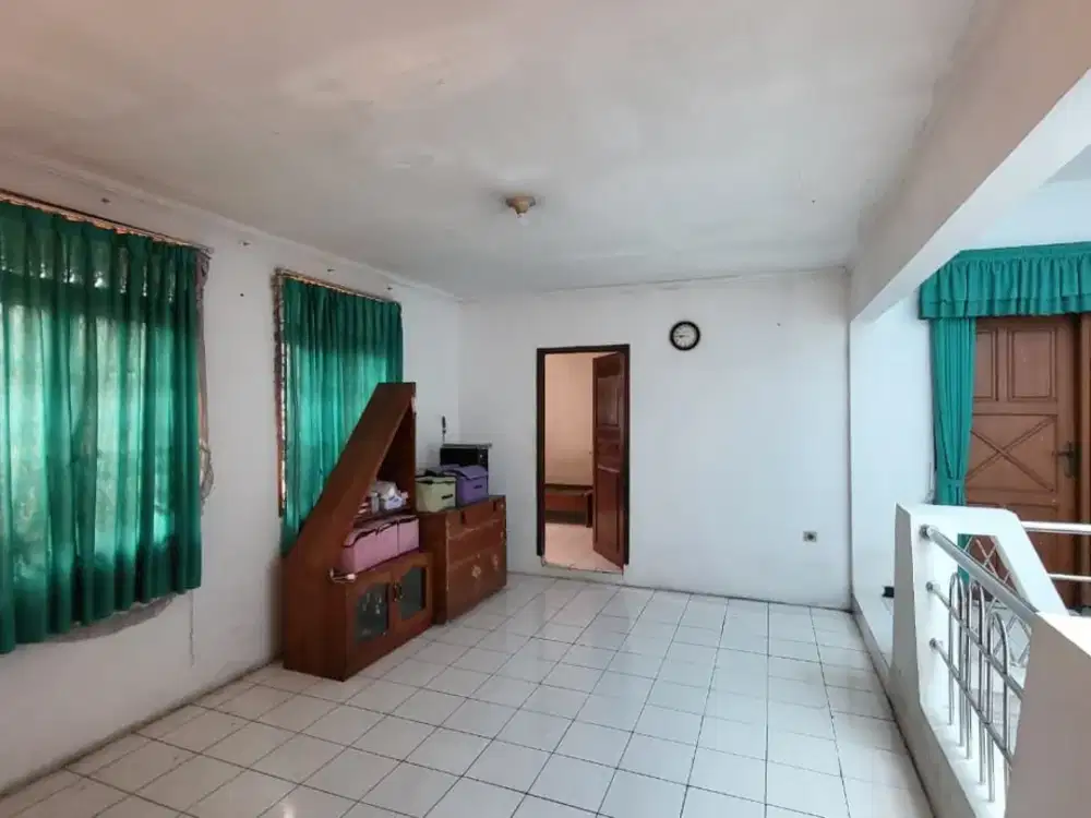 Rumah 6 Kamar Tidur Luas 303 m² di Lokasi Strategis & Poros Jalan