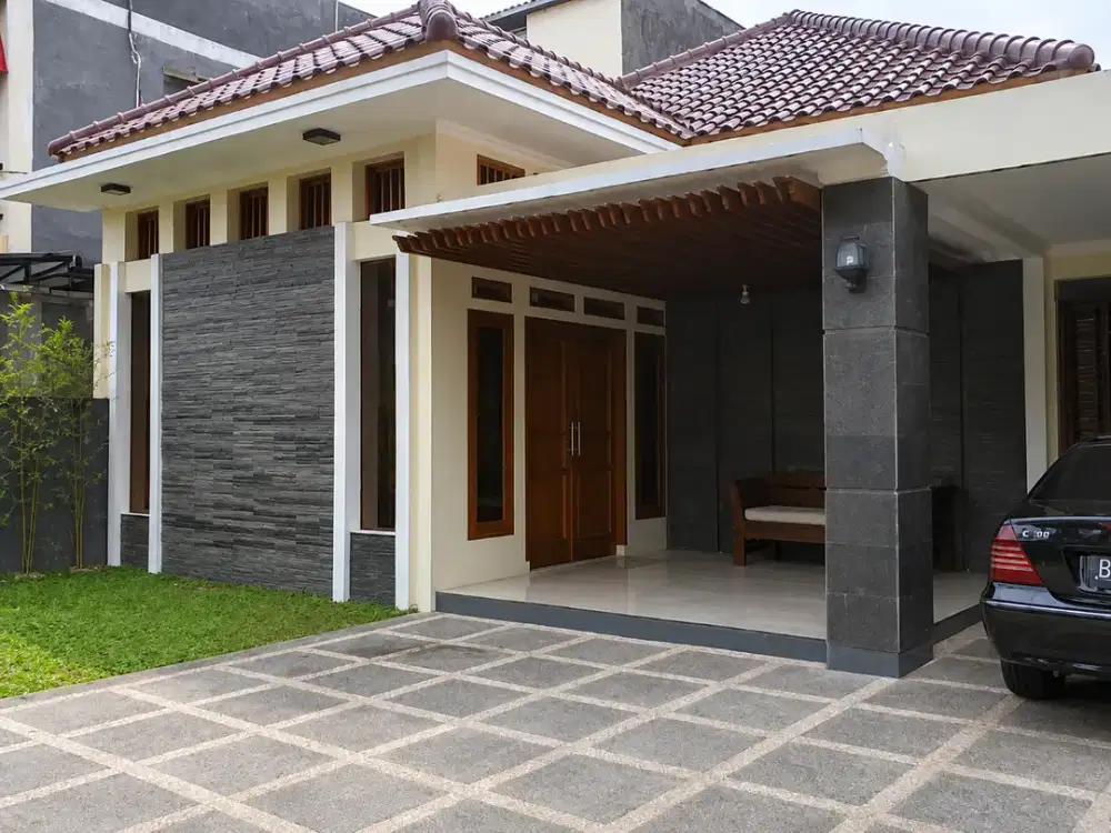 Rumah Untuk Usaha Mainroad Gandapura Sayap Riau Bandung