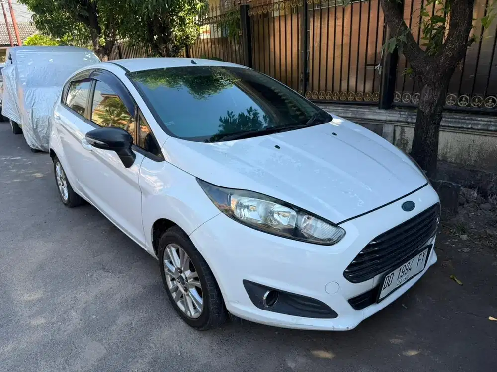 Jual Mobil Ford Fiesta Matic 2014