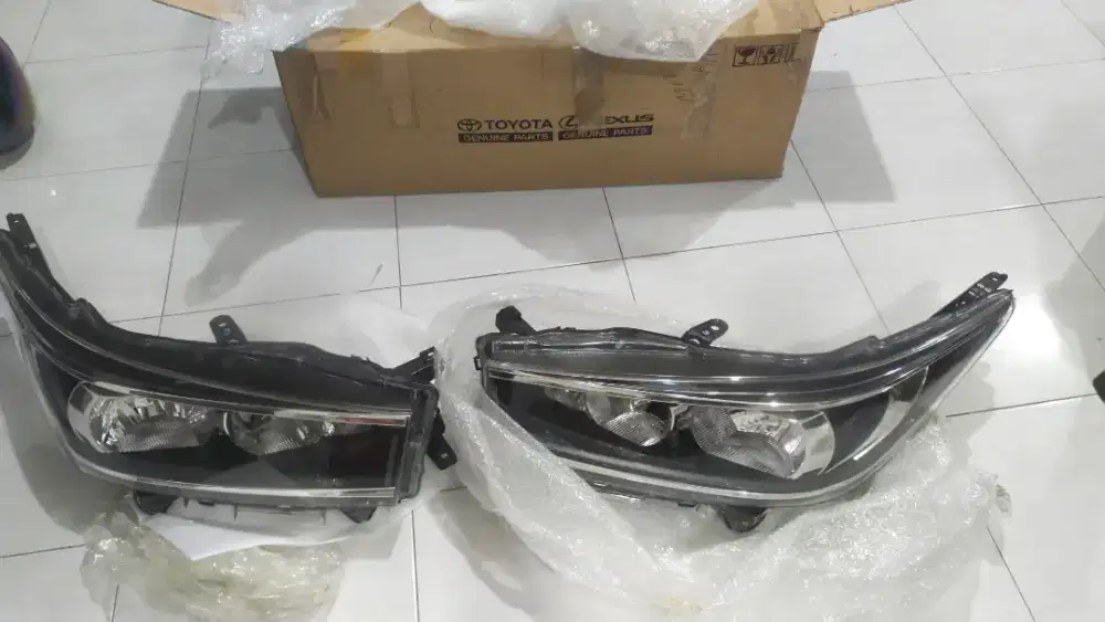Lampu depan Inova reborn tipe g 1 set kiri kanan kondisi baru..