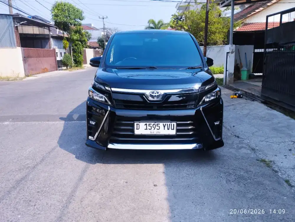 Mulus terawat Voxy AT