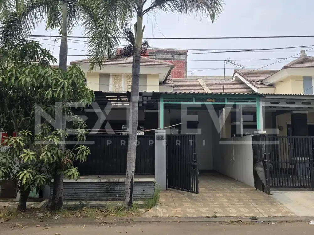 rumah depan taman di cluster aralia harapan indah