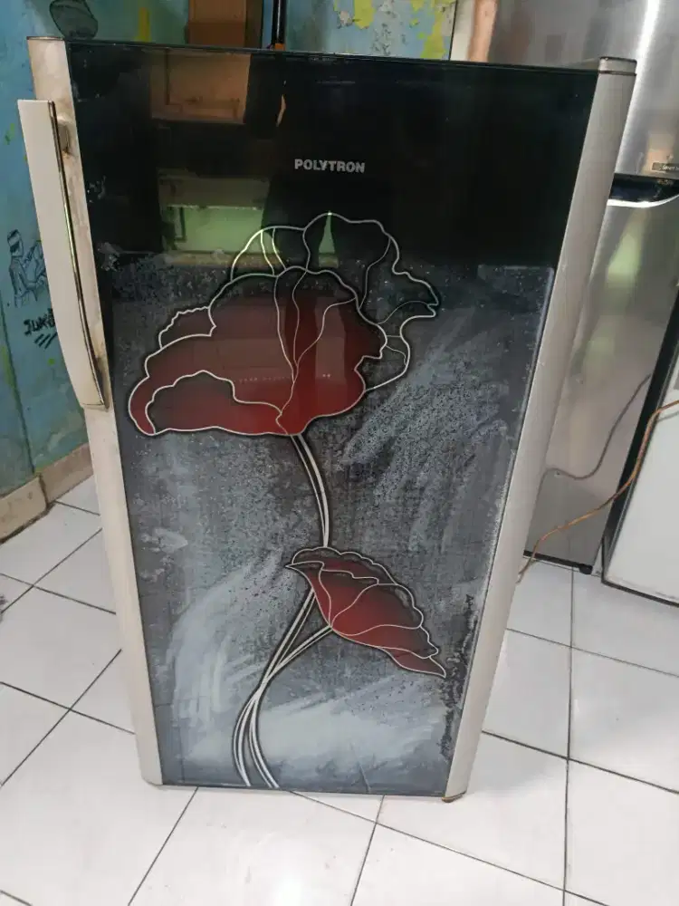 Kulkas 1 pintu merek Polytron