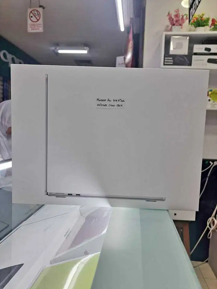Macbook Air M4 13 Inch 24/512GB SSD Silver New Segel Garansi IBOX