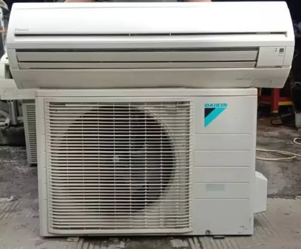 DIJUAL CEPAT AC DAIKIN 2 UNIT ORIGINAL THAILAND 1.5 PK DAN 2PK