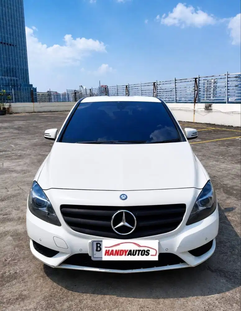 Mercedes Benz B200 Tahun 2013 Automatic Putih