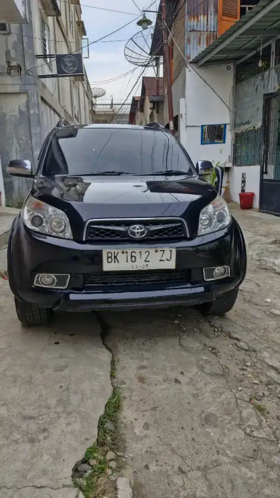 Toyota rush tahun 2010 metic