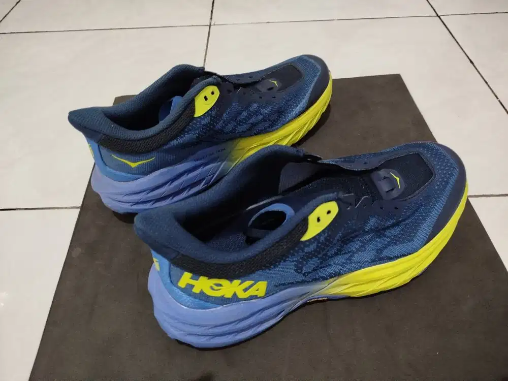 Sepatu running Hoka Speedgoat