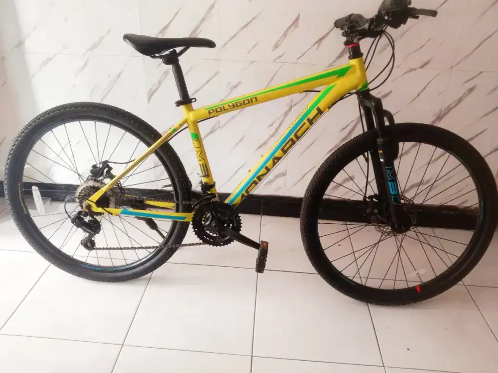 Sepeda gunung MTB Polygon monarch 3