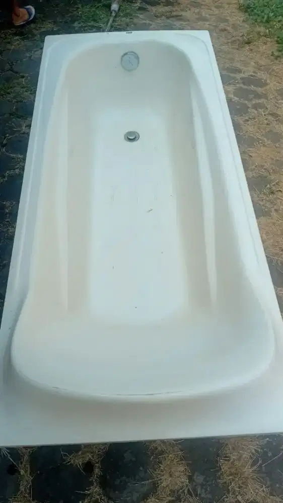 Bathub kamar mandi