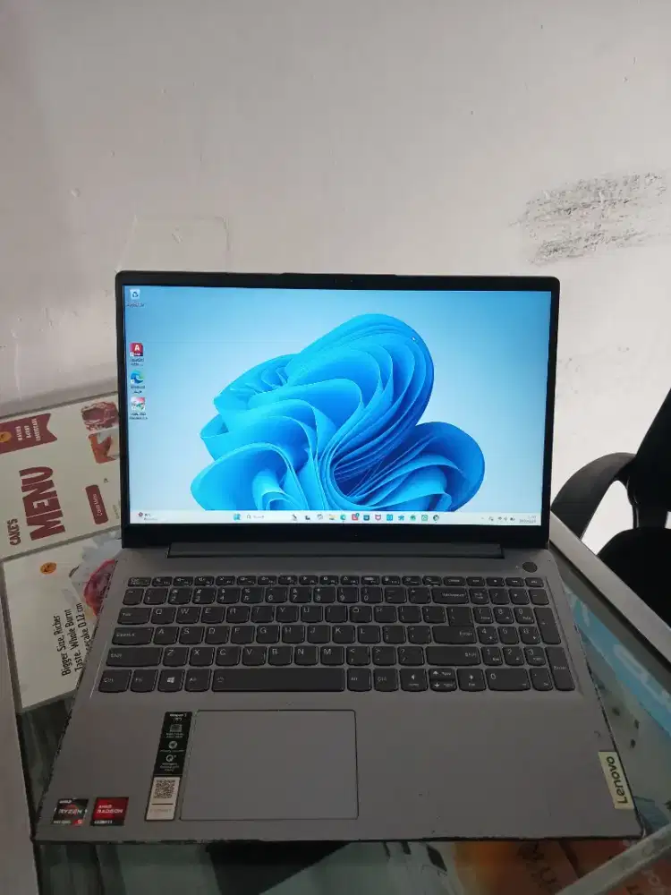 Lenovo Lenovo Ideapad 3 Amd Ryzen 5 5500U Ram 8 Ssd 256 Keyboard Nyala