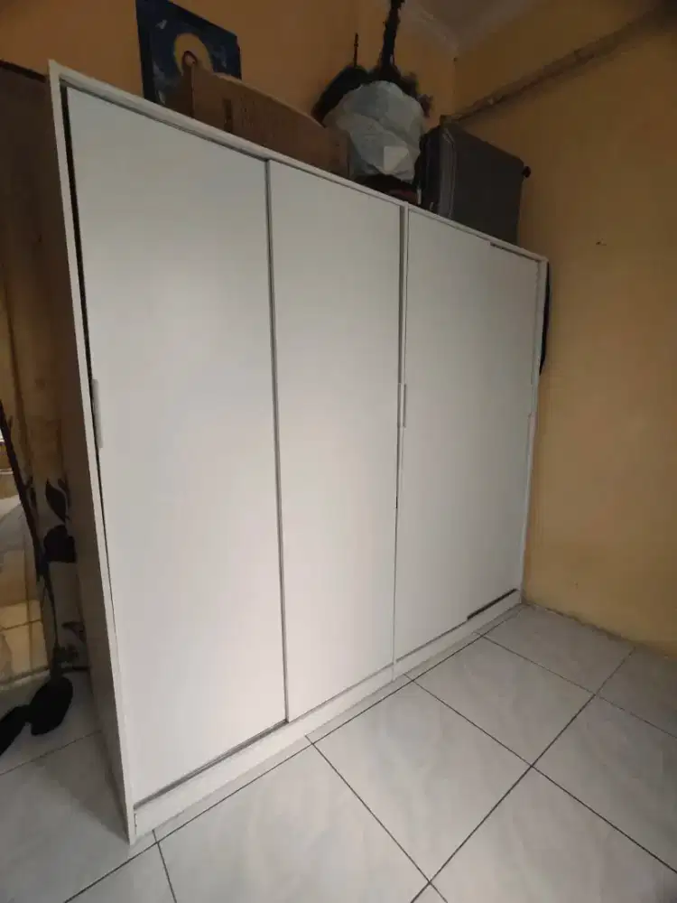 Lemari kayu 4 pintu sliding
