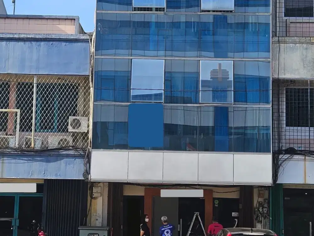 Disewakan atau Dijual Ruko 4 Lantai di Gading Kirana, Kelapa Gading