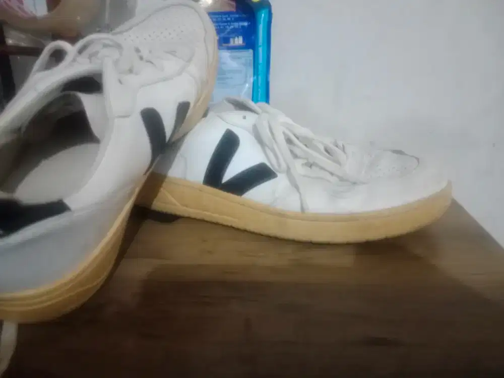 Sepatu Veja V10 Size 42 / 9