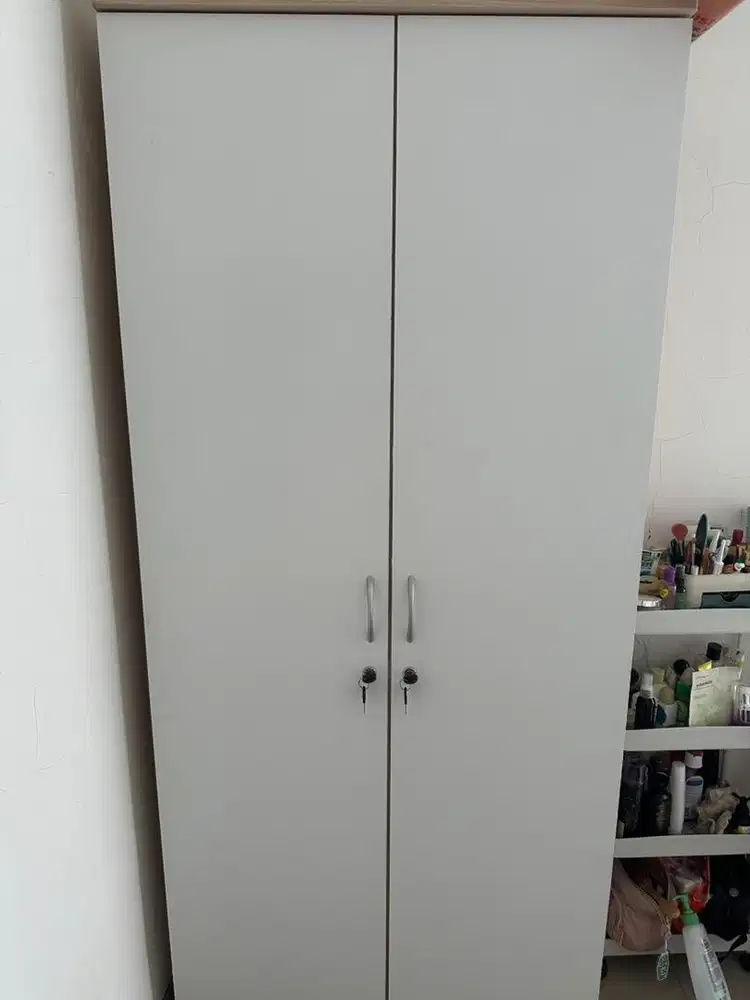 Dijual Lemari 2 pintu (Kayu Warna Putih)