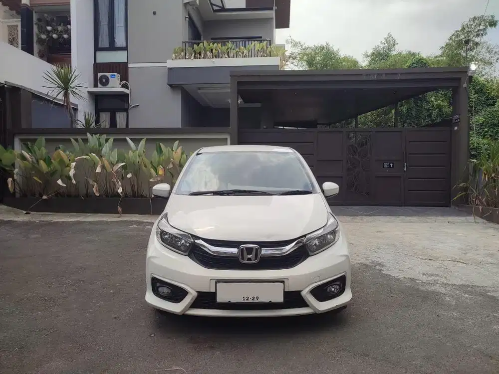 FOR SALE  honda brio white 2018 km rendah pajak panjang