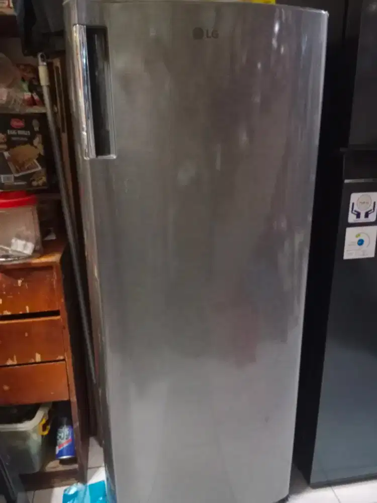 dijual freezer merek LG