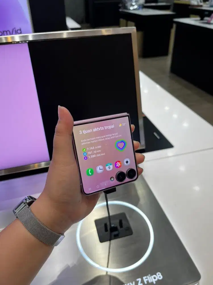 SAMSUNG GALAXY ZFLIP8 New