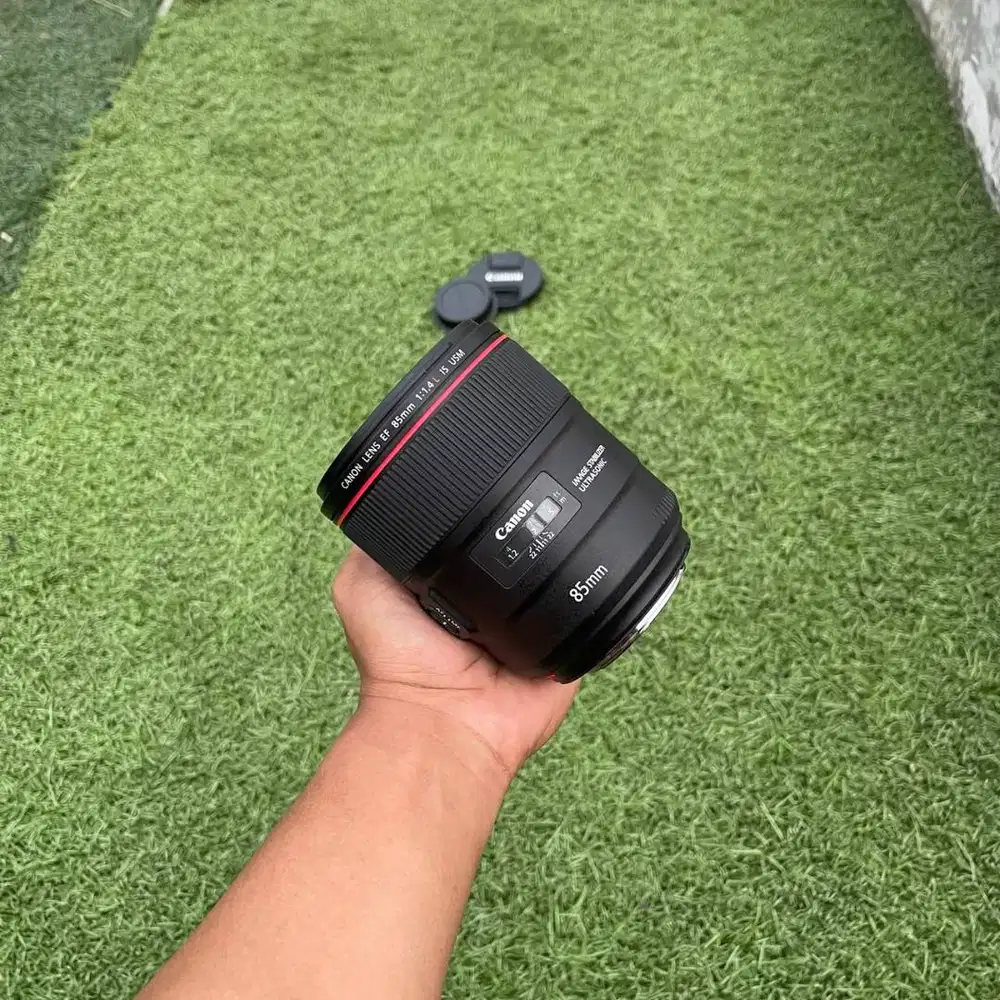 Lensa Canon EF 85mm f1.4 L IS USM Like New