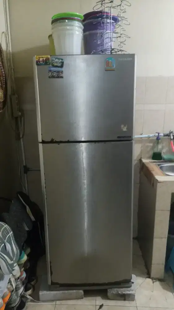 Kulkas 2 pintu merk sharp