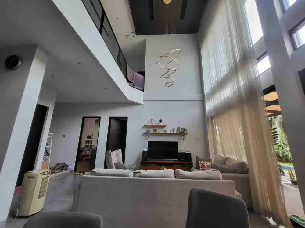 Rumah Mewah di Komplek Arcamanik dekat Sport Jabar Bandung