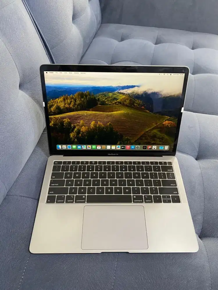 MACBOOK AIR 2018 i5 RAM 8/256 13INCH DENT
