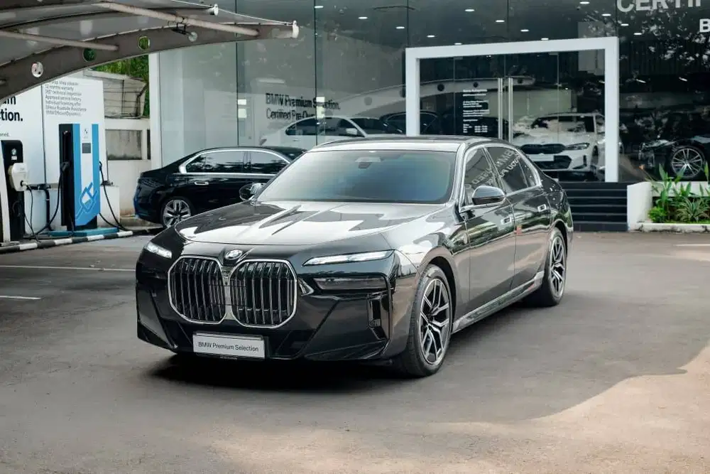 SUPER EXECUTIVE RARE! 735 MSPORT LOW KM 2024