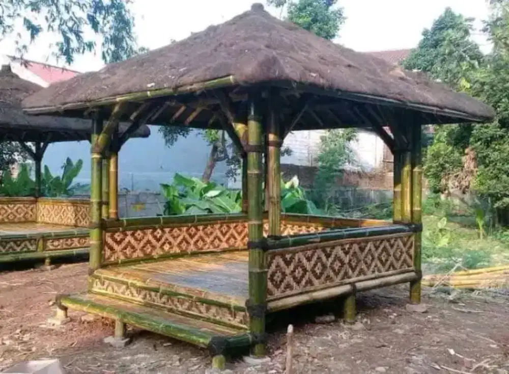 Saung bambu atau gazebo bambu