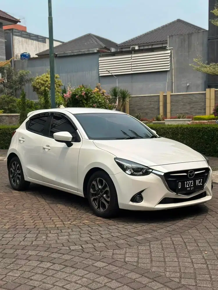 Mazda 2 Skyactive AT 2015
