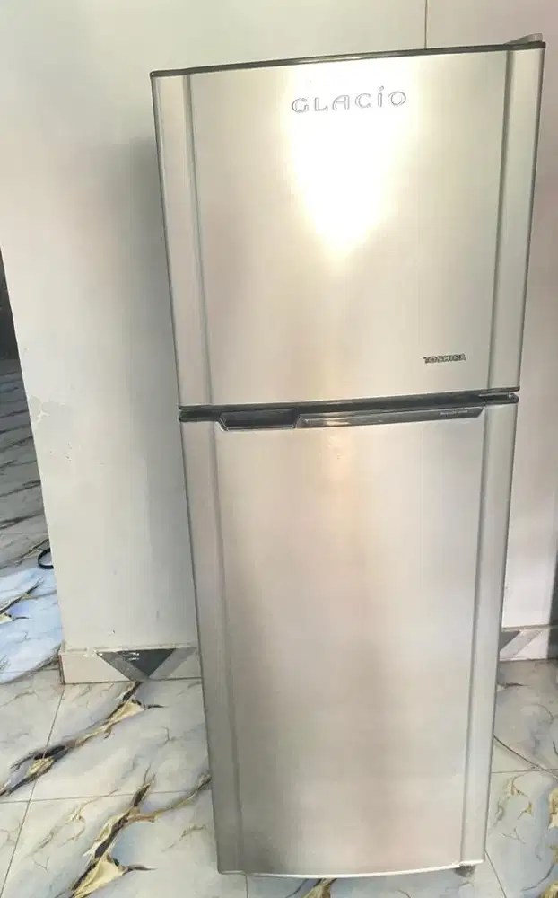 kulkas 2pintu merk TOSHIBA