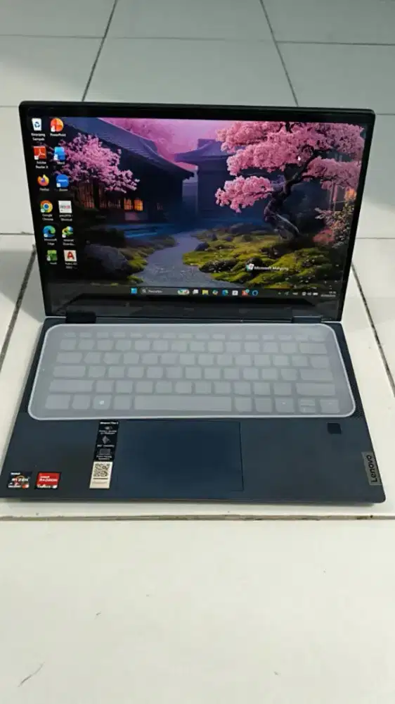 Di jual laptop bisa di lipat