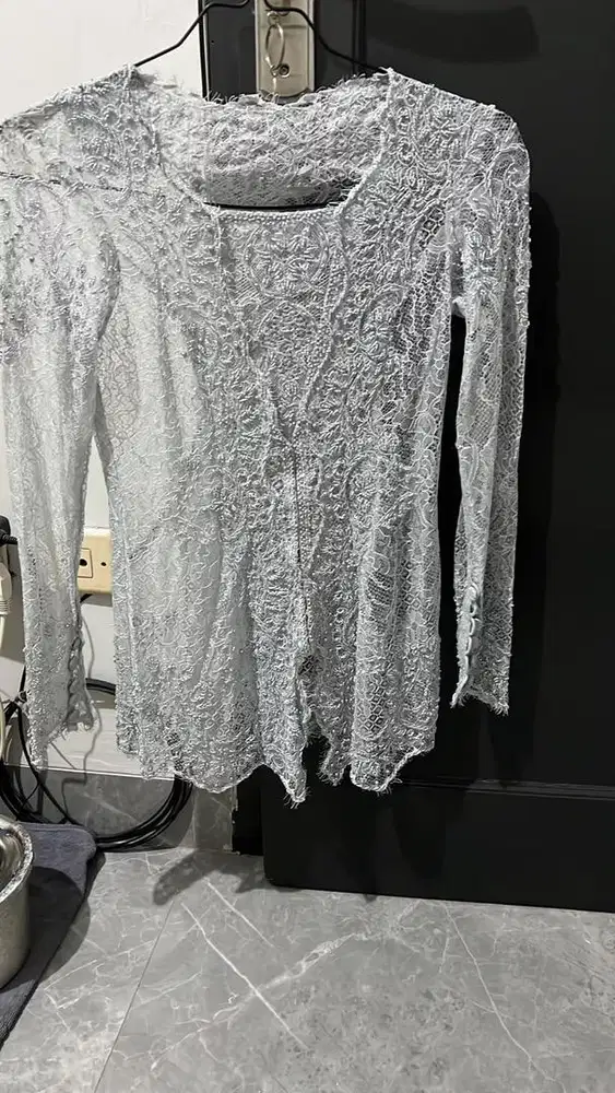 Kebaya modern bekas