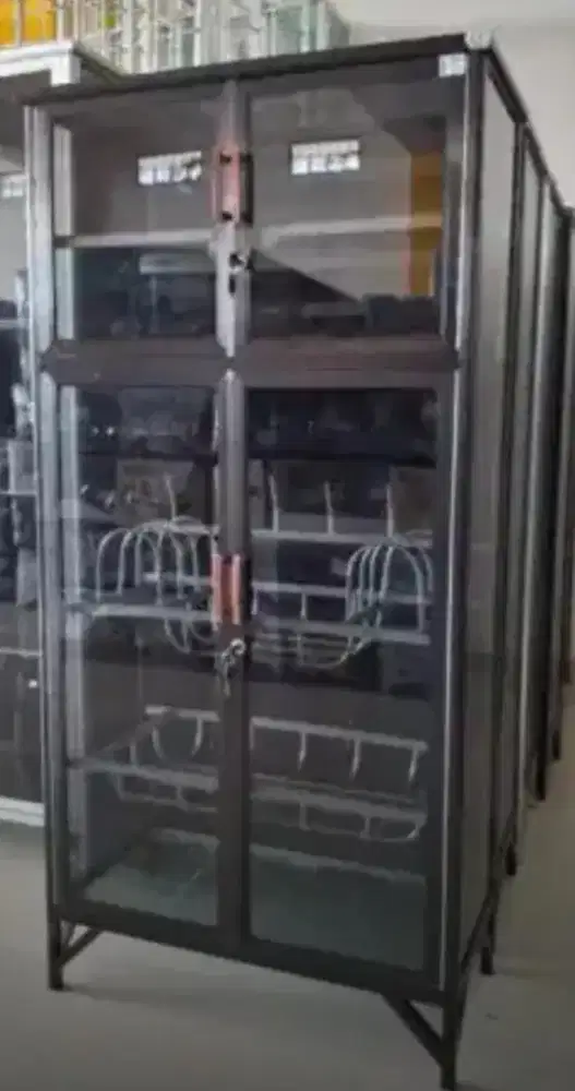 Rak piring tertutup bahan aluminium tebal