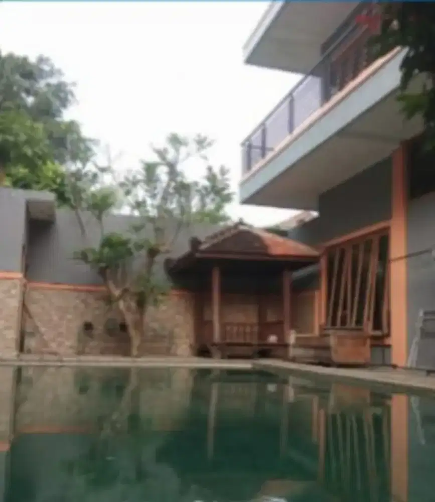 Dijual Santai Rumah Mewah Pusat Kota Palembang  dengan kolam renang