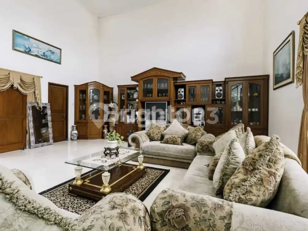 Rumah Mewah Dua Lantai Lokasi Strategis Di Denpasar