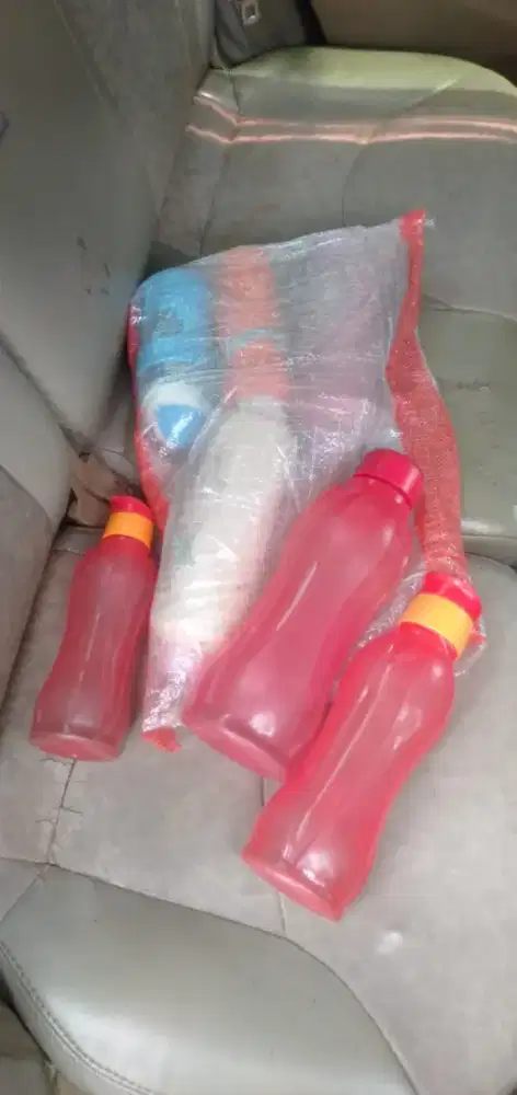 Di jual dispenser ,botol air 1 karung sedang isi 11 botol murah aja