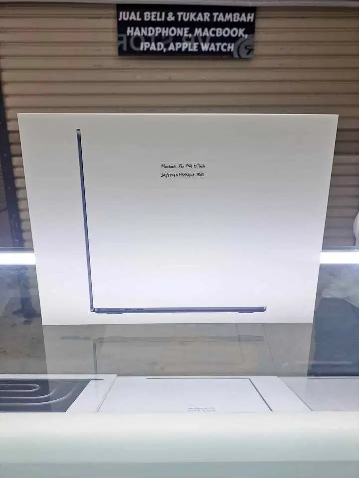 Macbook Air M4 13 Inch 24/512GB SSD Midnight BNIB Garansi IBox