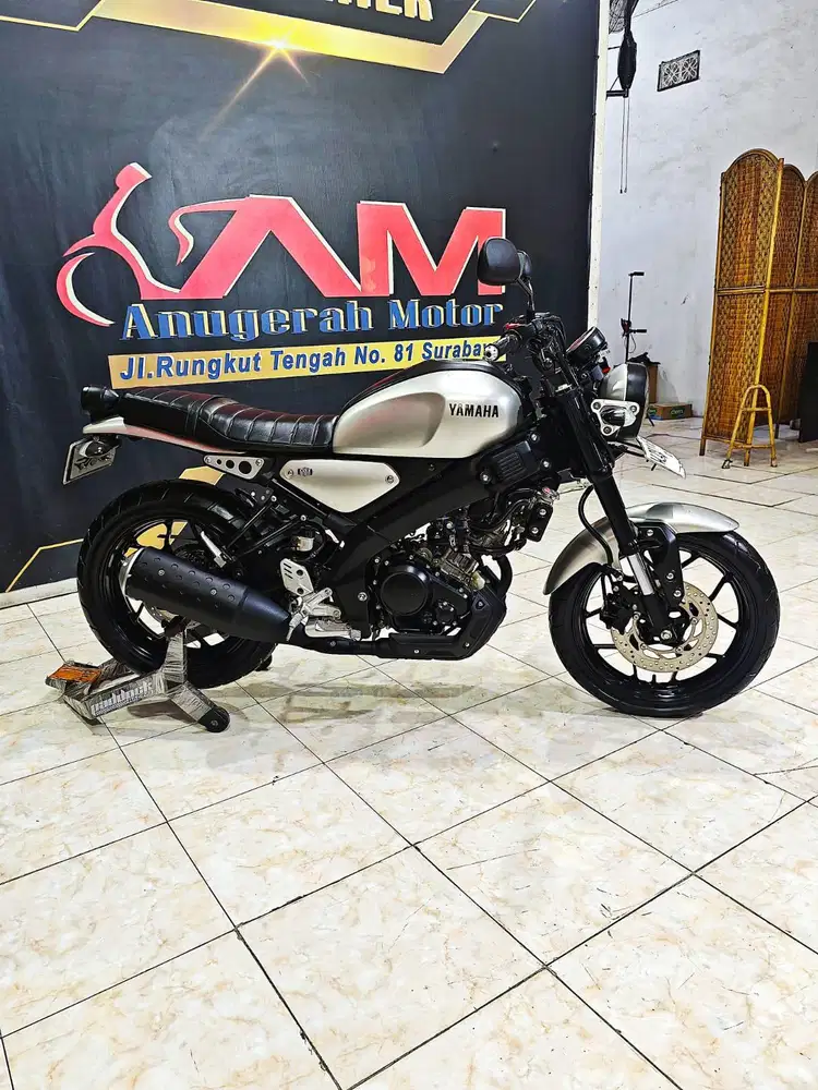 Yamaha XSR - 155cc warna Silver Th 2023. Anugerah Motor Rungkut Tengah