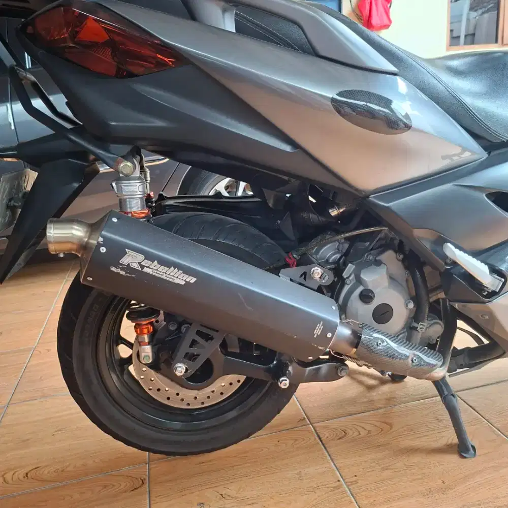 Knalpot Racing Rebellion untuk Yamaha Xmax Old-bekas