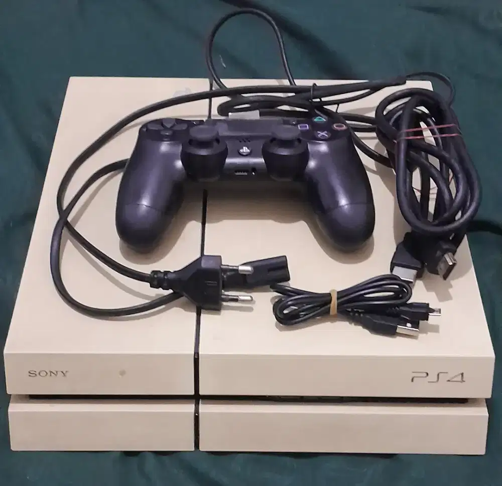 Ps4 Fat 500gb plus 1 stik