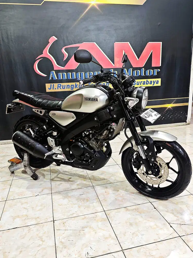 Yamaha XSR - 155cc warna Silver Th 2023. Anugerah Motor Rungkut Tengah