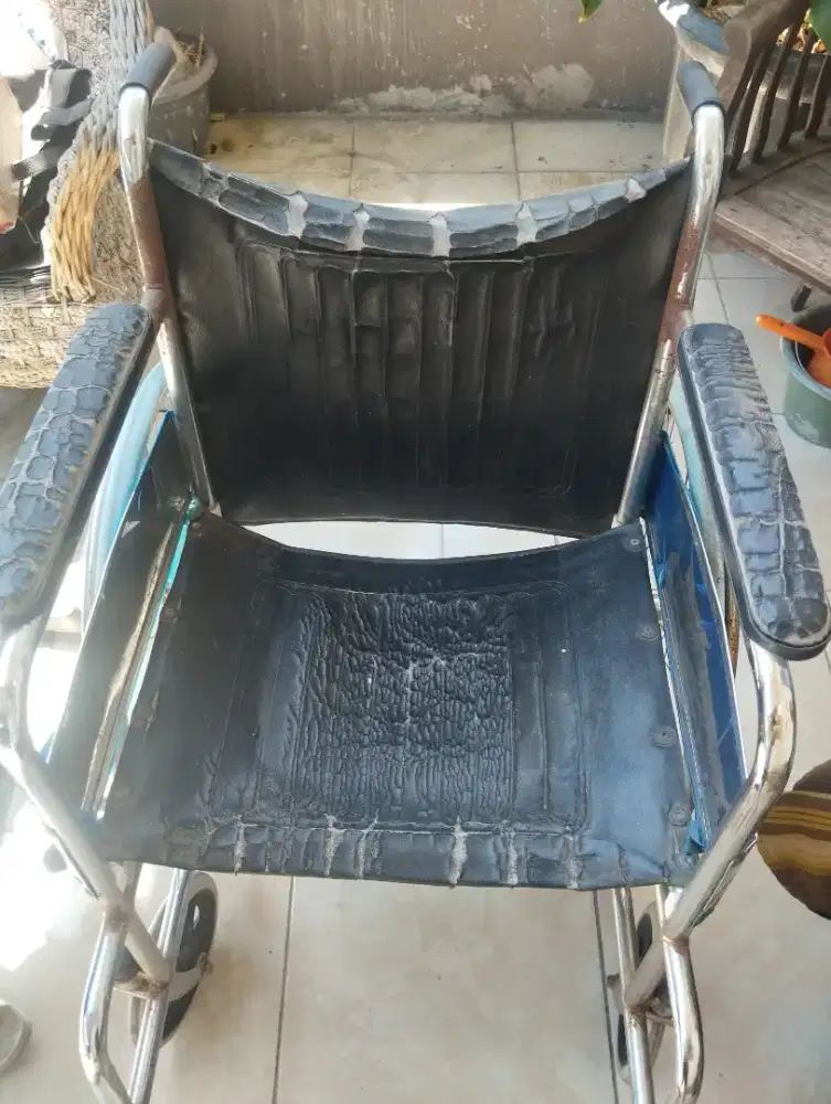 Kursi roda bekas